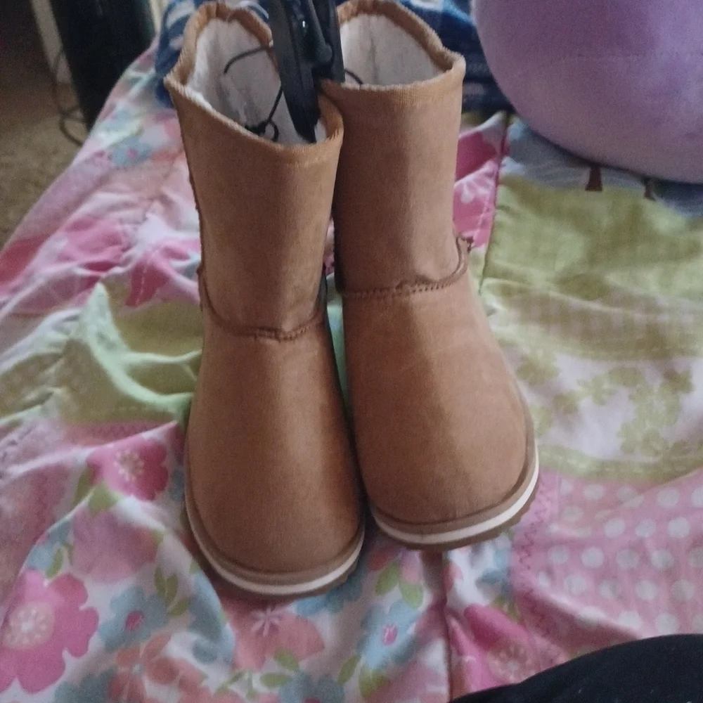 - Girl's  boots